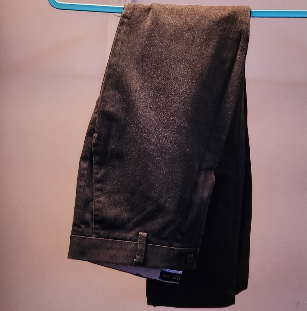 Slim Dockers Signature Khaki Dress Pants